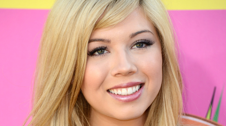 Jennette McCurdy smiling