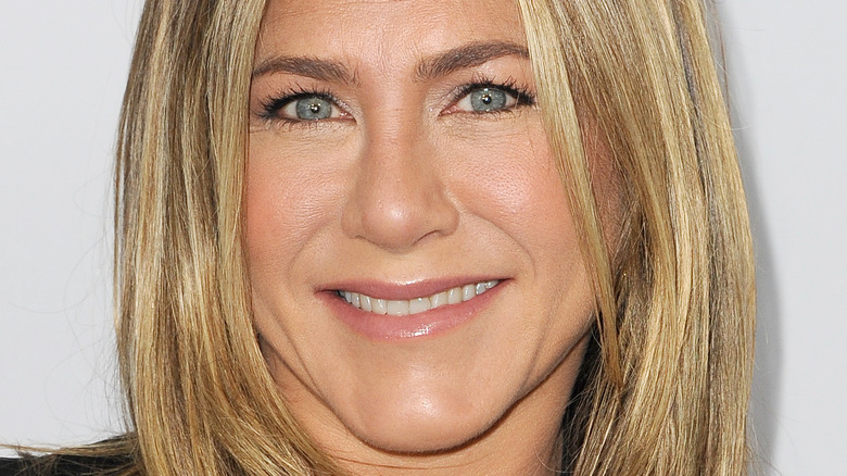 jennifer aniston smiling 