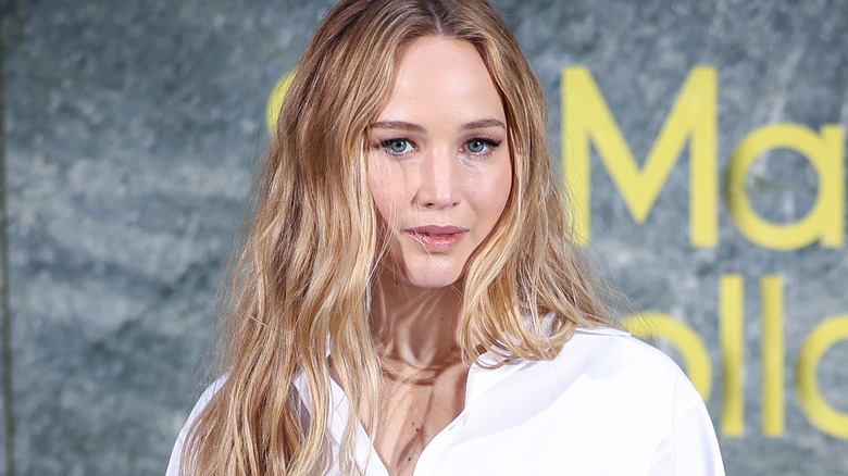 Jennifer Lawrence posing