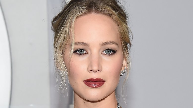 Jennifer Lawrence's Plane Makes Emergency Landing