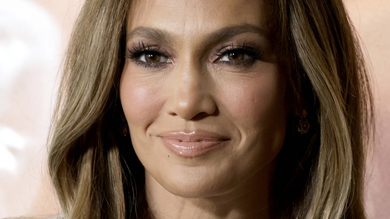 Jennifer Lopez smiling brown hair 