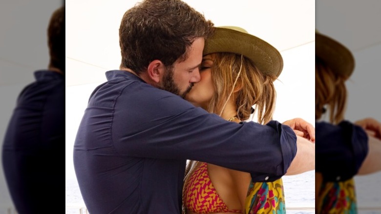 Ben Affleck and Jennifer Lopez on Twitter