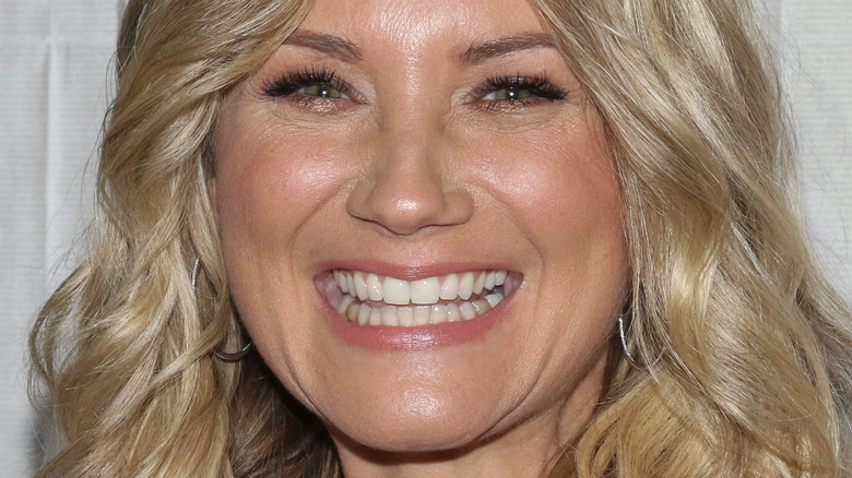 Jennifer Nettles smiling