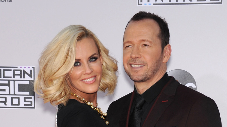 Jenny McCarthy, Donnie Wahlberg posing