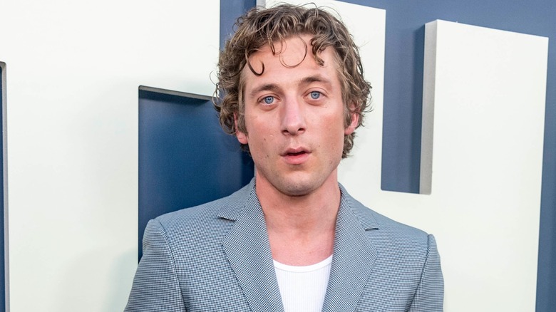 Jeremy Allen White poses in a suit