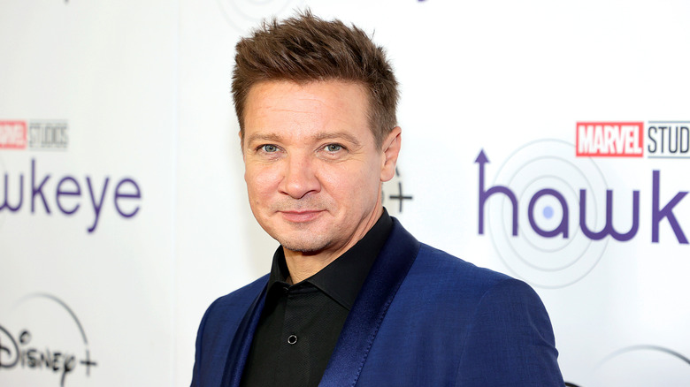 Jeremy Renner posing for a picture