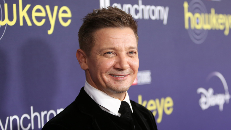 Jeremy Renner posing for a picture