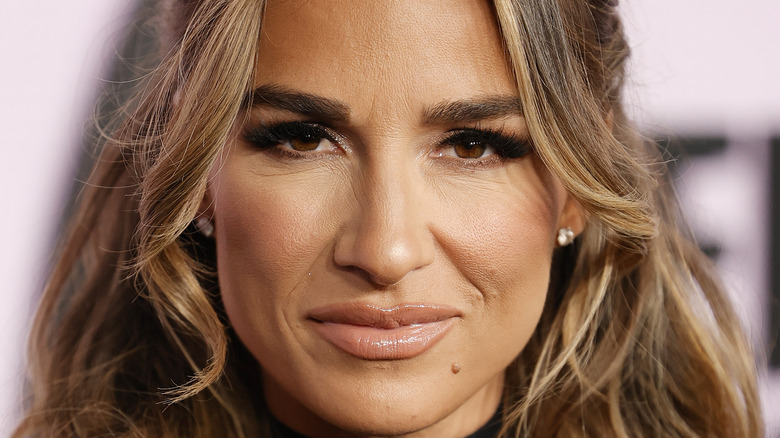 Jessie James Decker smirking