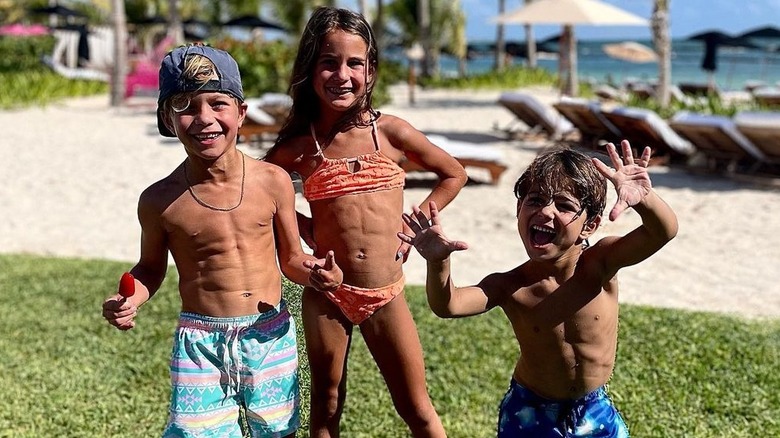 Jessie James Decker's children posing