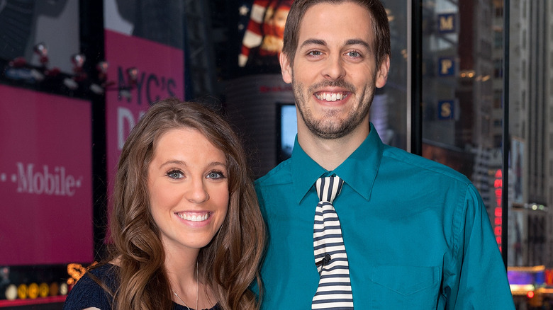 Jill Duggar Dillard and Derick Dillard posing