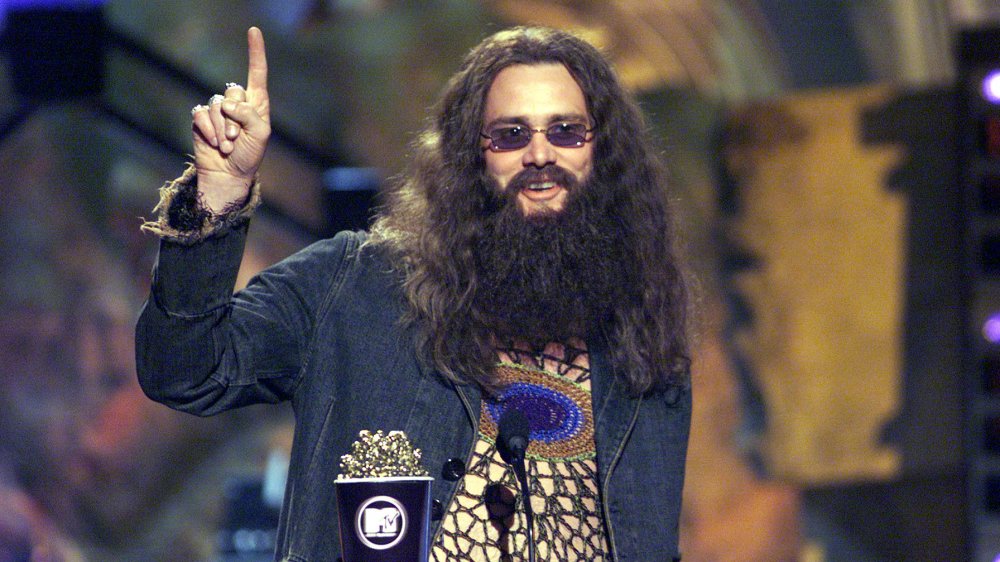Jim Carrey in character at the 1999 MTV Movie Awards 