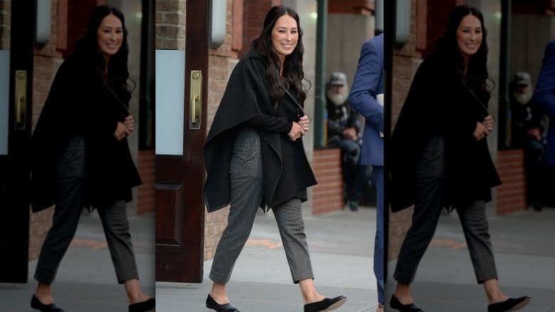 Joanna Gaines walking along the sidewalk