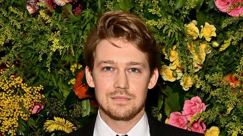 Joe Alwyn floral background