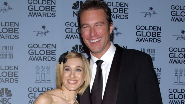 Sarah Jessica Parker and John Corbett hug on the red carpet