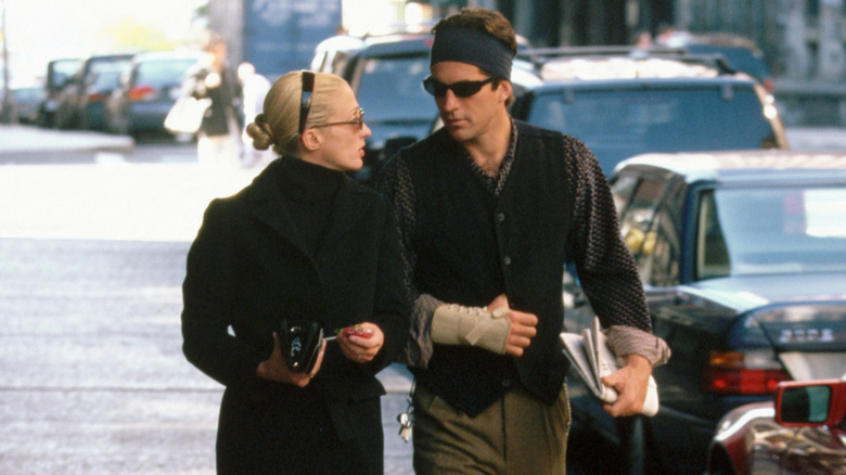 John F. Kennedy Jr. and Carolyn Bessette walking down the sidewalk