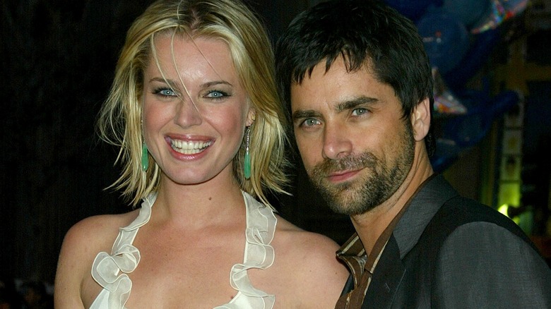 Rebecca Romijn, John Stamos posing