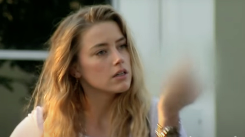 Amber Heard Obscene Gesture