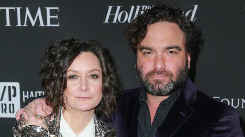 Sara Gilbert and Johnny Galecki posing on step-and-repeat