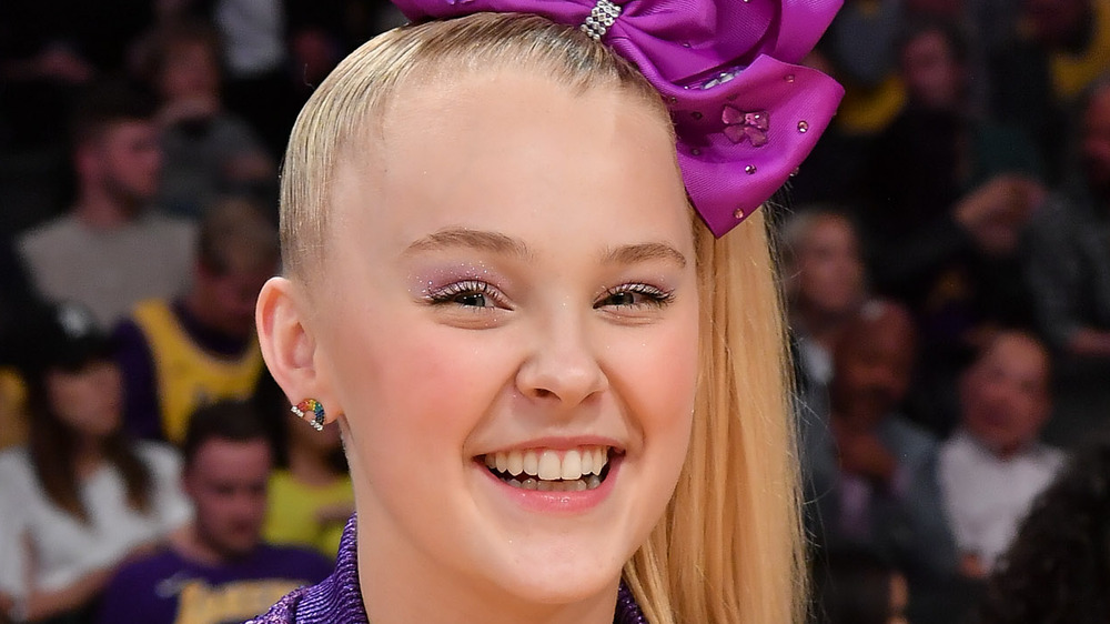 JoJo Siwa smiling at a Lakers game