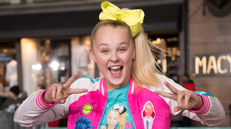 JoJo Siwa wearing a signature hair bow