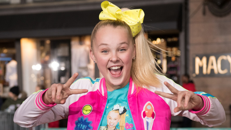JoJo Siwa wearing a signature hair bow