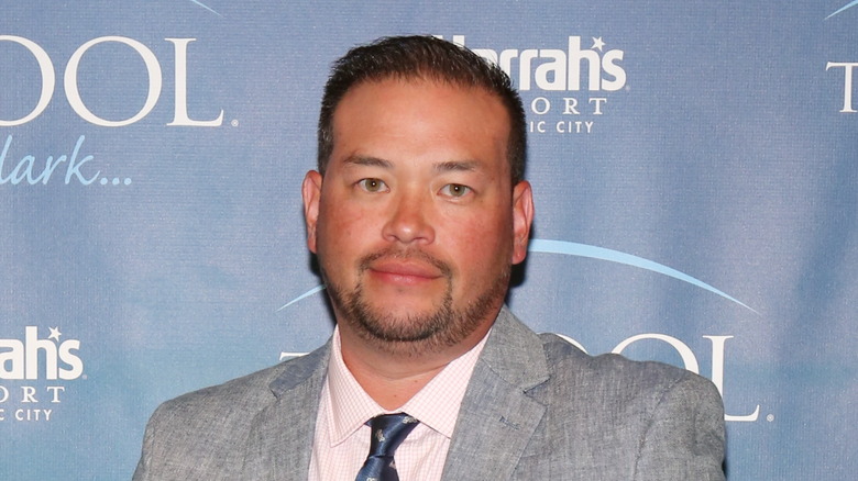 Jon Gosselin posing