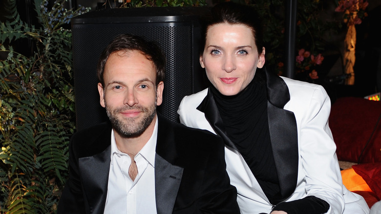 Jonny Lee Miller and Michele Hicks smile together