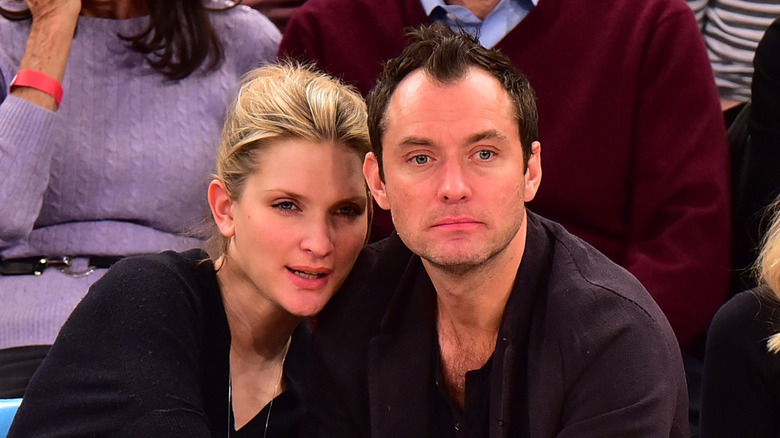 Phillipa Coan and Jude Law at a Knicks game