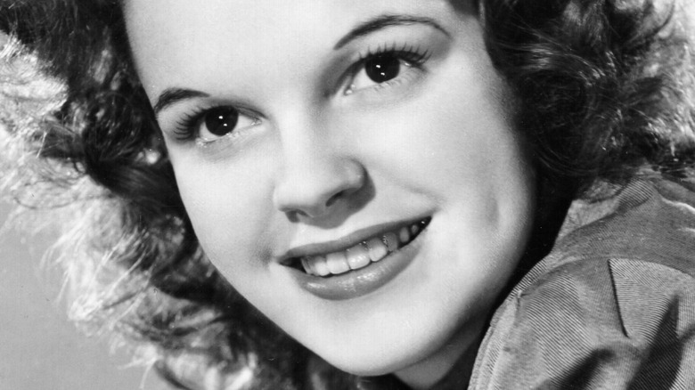 Judy Garland smiling in black and white