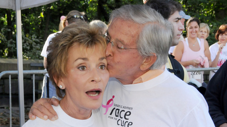 Jerry Sheindlin kisses Judge Judy in 2009.