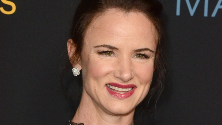 Juliette Lewis red lipsitck