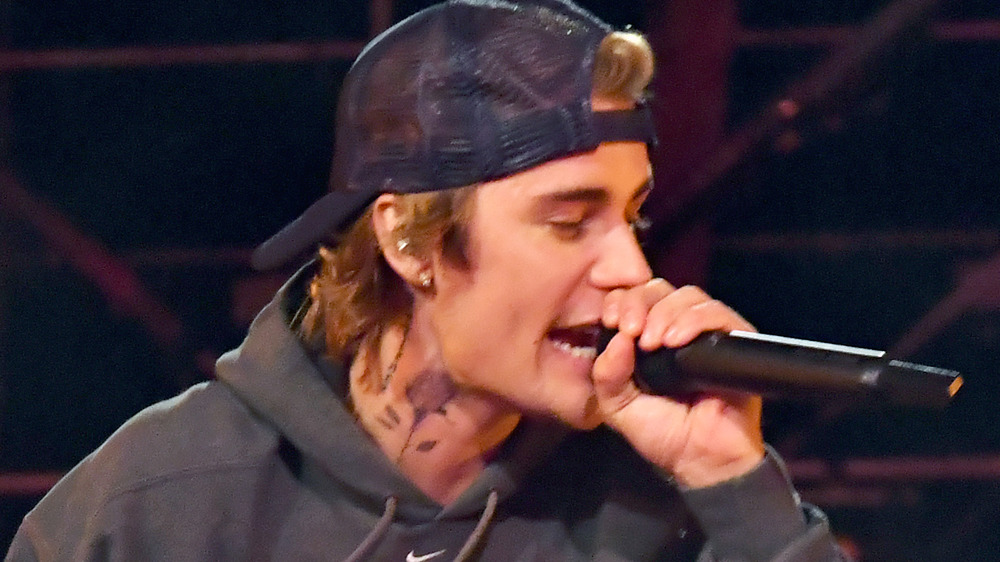 Justin Bieber singing 