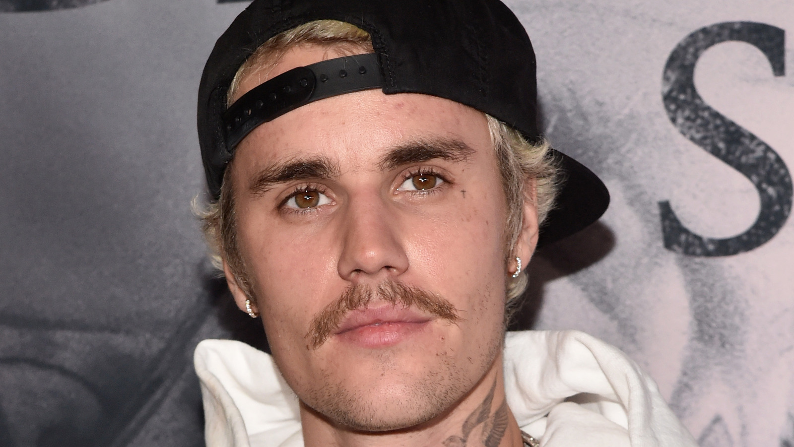 Justin Bieber Reveals He's Growing Out His Hair To Look Like This Star Justin Bieber Reveals He's Growing Out His Hair To Look Like This Star