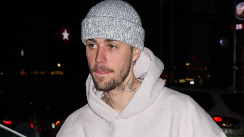 Justin Bieber wearing gray knit cap and hoodie
