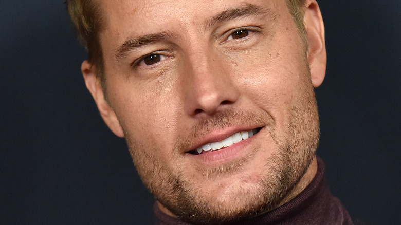 Justin Hartley smiling on the red carpet 