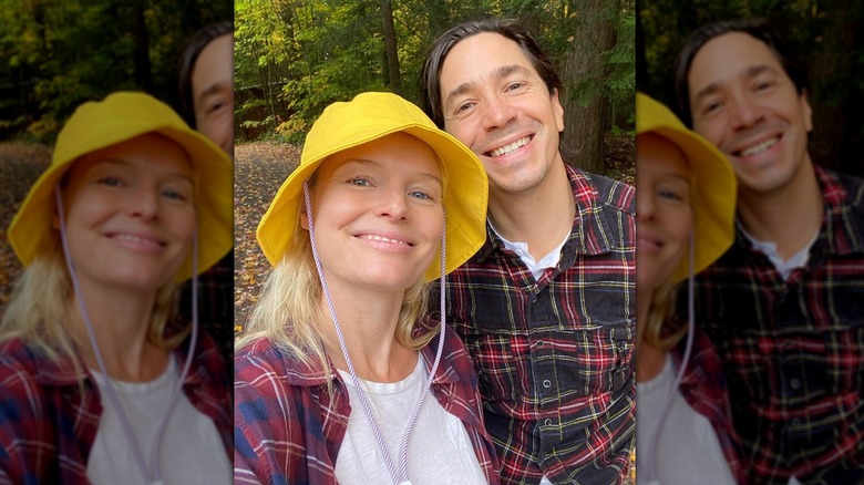 Justin Long and Kate Bosworth smiling for a selfie
