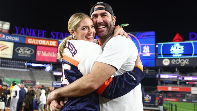 Justin Verlander and Kate Upton hugging