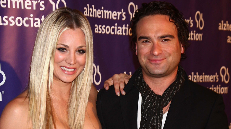 Kaley Cuoco smiling with hand on Johnny Galecki shoulder