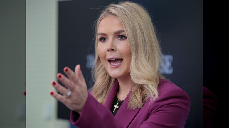 Karoline Leavitt giving a press briefing in the White House