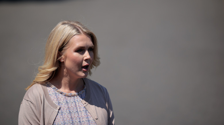 Karoline Leavitt talking to the press outside of the West Wing