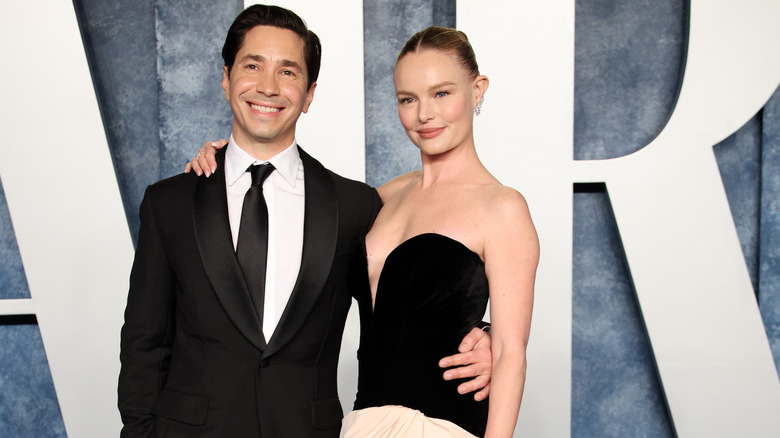 Justin Long and Kate Bosworth posing