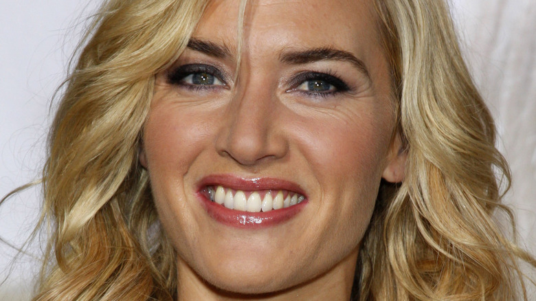 Kate Winslet red carpet, smiling