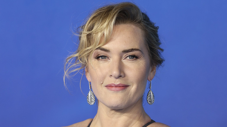 Kate Winslet updo dangly earrings