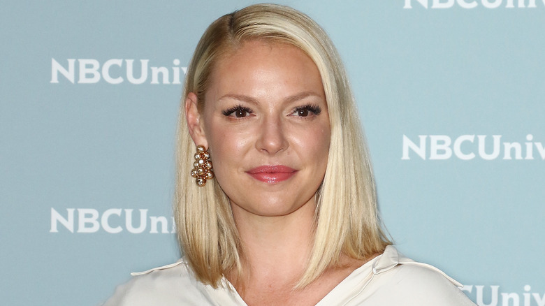 Katherine Heigl posing blonde lob