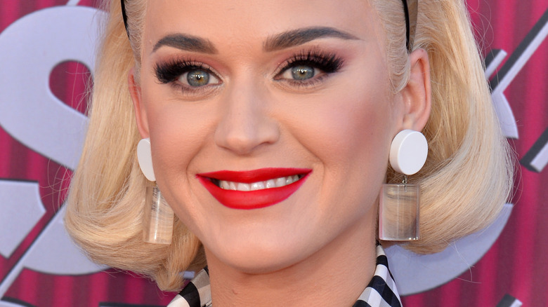 Katy Perry blonde bob