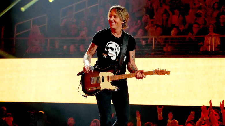 Keith Urban performing