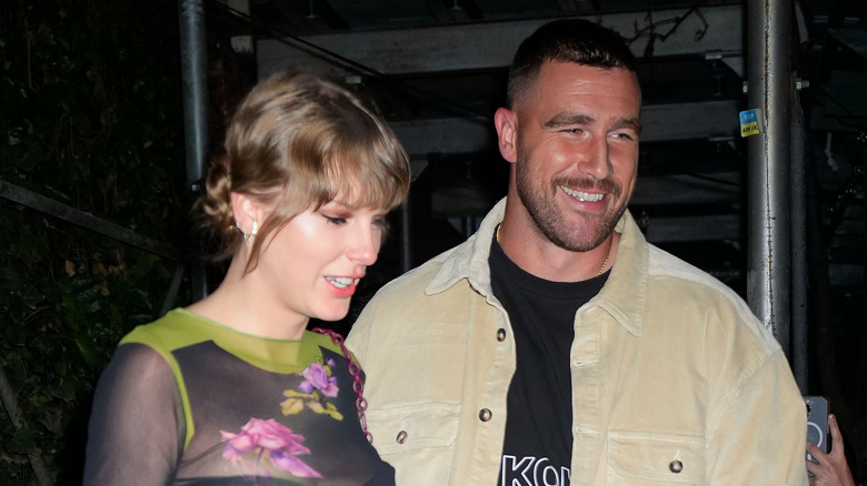 Taylor Swift, Travis Kelce smiling