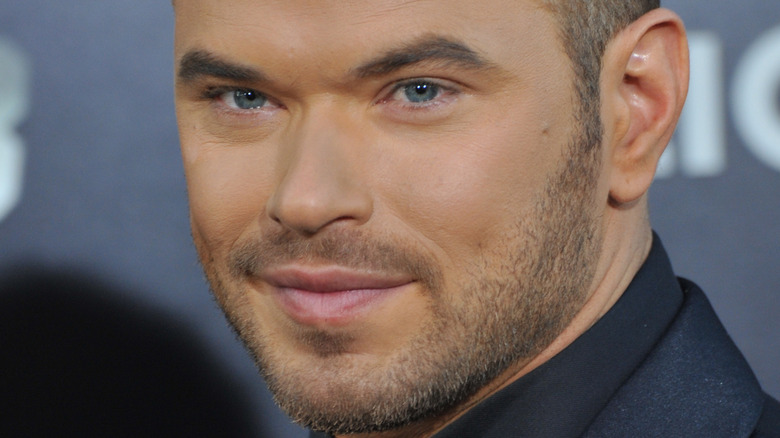 Kellan Lutz poses while looking ahead