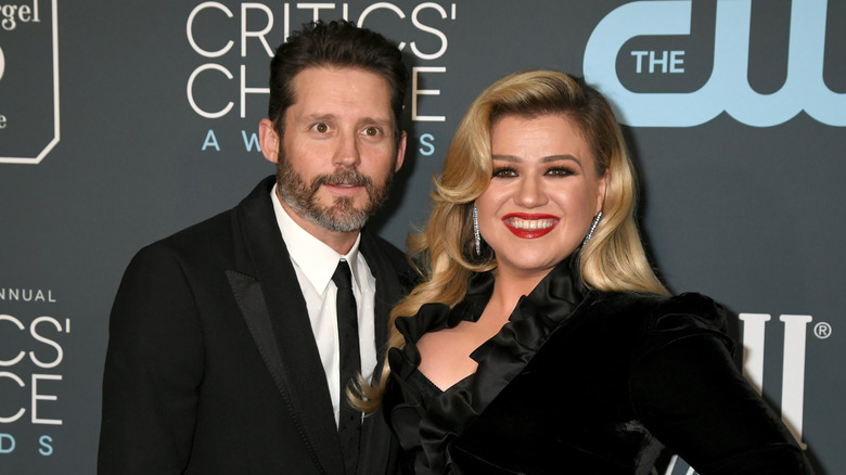 Kelly Clarkson posing with Brandon Blackstock