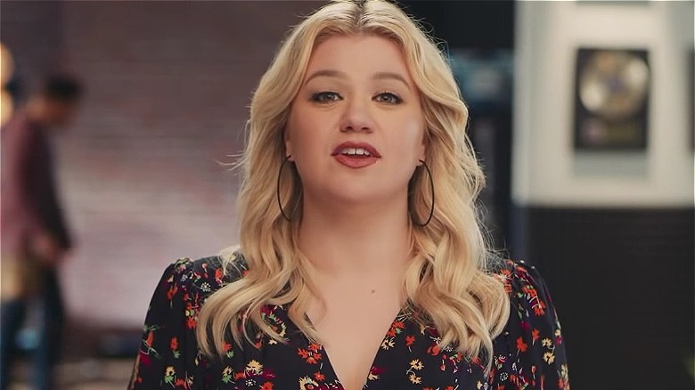 Kelly Clarkson speaking